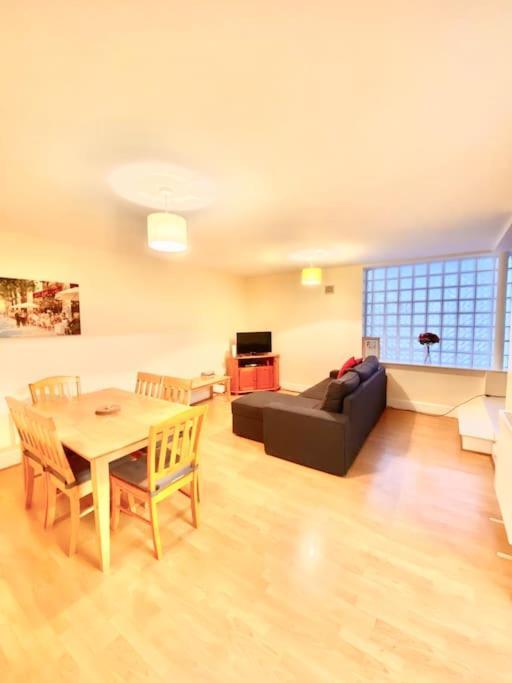 2 Bed Apartment In City Centre Dublino Esterno foto